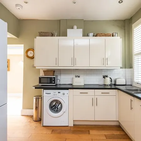 Pass The Keys Quaint 2 Bed Within City Walls
