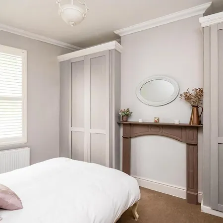 Feriehus Pass The Keys Quaint 2 Bed Within City Walls *