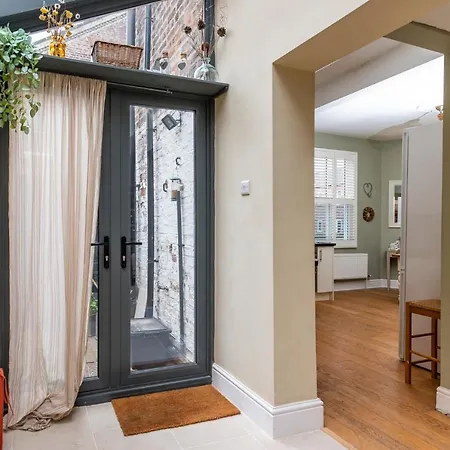 Feriehus Pass The Keys Quaint 2 Bed Within City Walls
