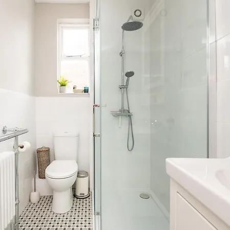 Pass The Keys Quaint 2 Bed Within City Walls *