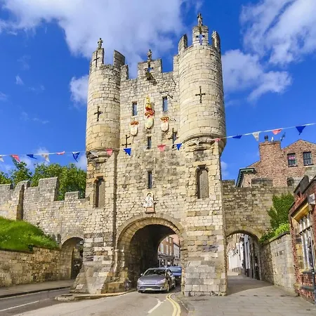 Pass The Keys Quaint 2 Bed Within City Walls Feriehus York